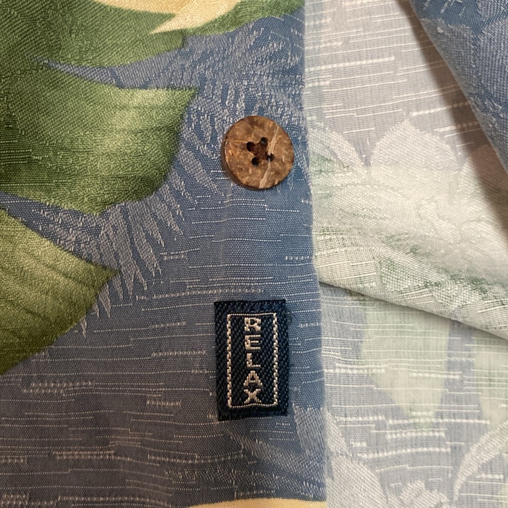 TOMMY BAHAMA Relax 100% SILK Hawaiian leaf print button up shirt Sz L light Blue - Picture 3 of 11